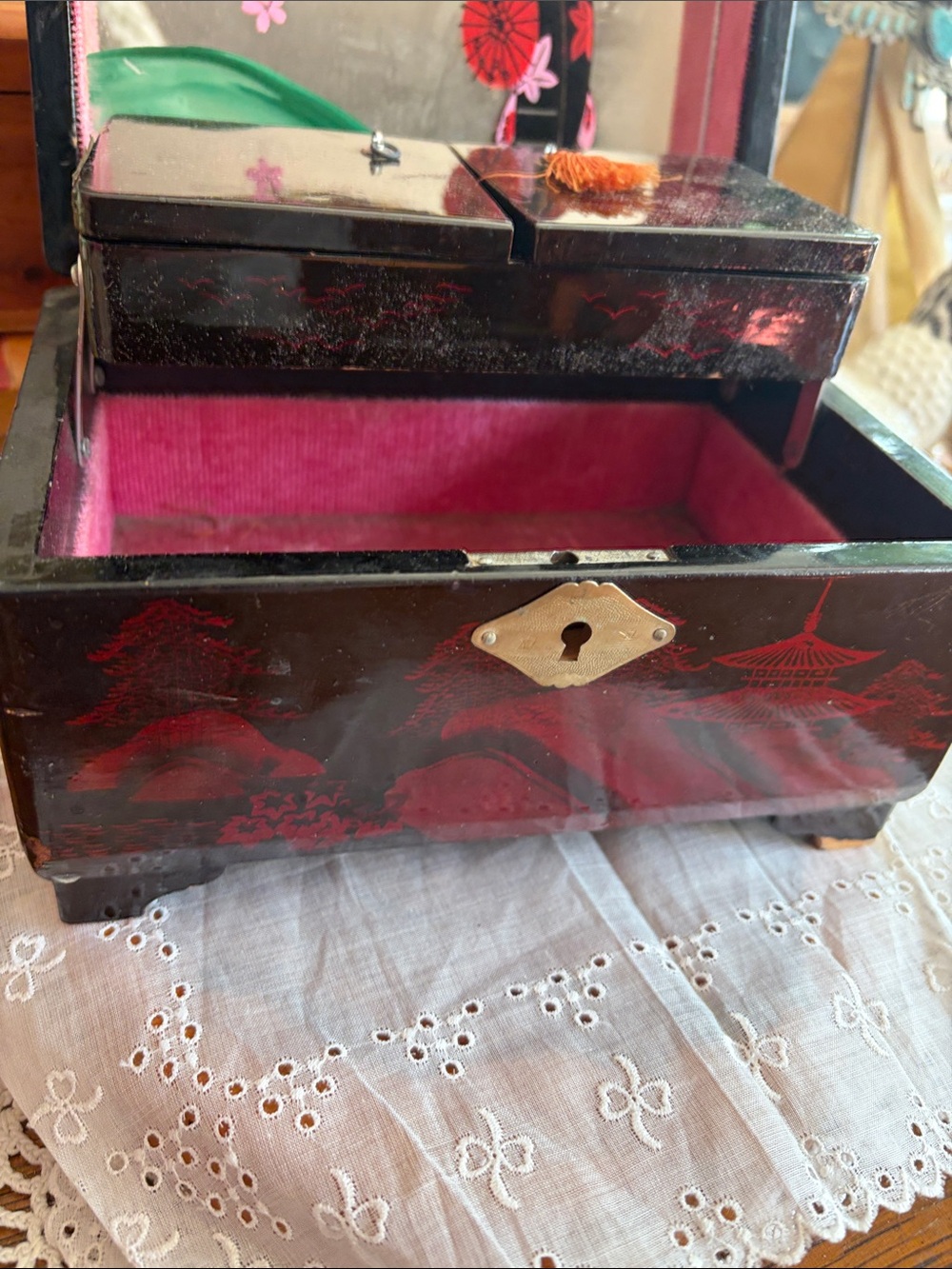 Lacquer Jewelry Box with Red Scenic Pagoda Detail - Black/Red - Picture 5 of 6
